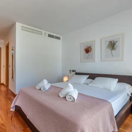 Daire La Nau - Fantastic With Hot Tub And Pool, Just Steps Away From *